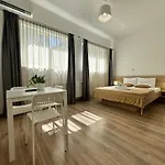 27 Rent House Aparthotel